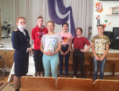 В городе Сосновке сотрудники СК встретились с воспитанниками подшефного учреждения