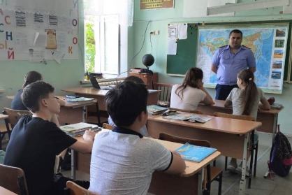 В Малмыже сотрудники следственного управления провели встречу с школьниками на тему противодействия преступлениям, совершаемым в сети Интернет