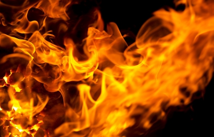 Следователи устанавливают обстоятельства гибели мужчины в результате пожара в Омутнинском районе